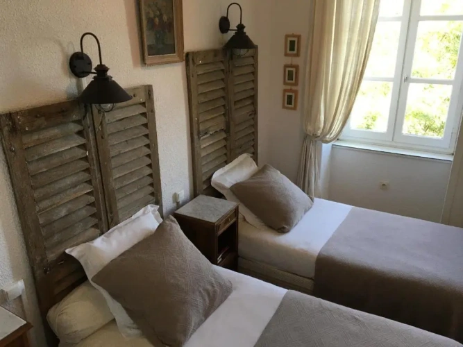 Standard Triple room