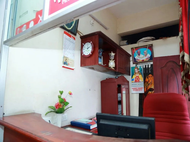 Oyo 15548 Mackal Residency