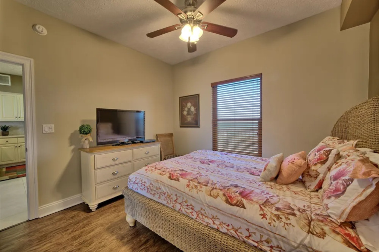 Roomy Oceanfront Condo with Breathtaking View and Beachside Pool - Unit 1906 by RedAwning