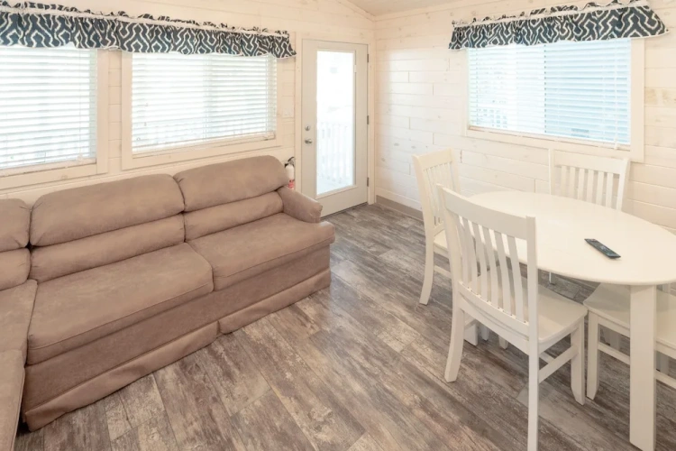 2 Bedrooms Cottage