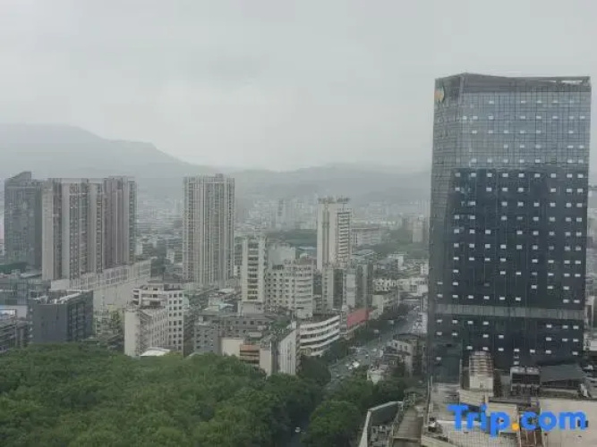 Meimei Holiday Hotel