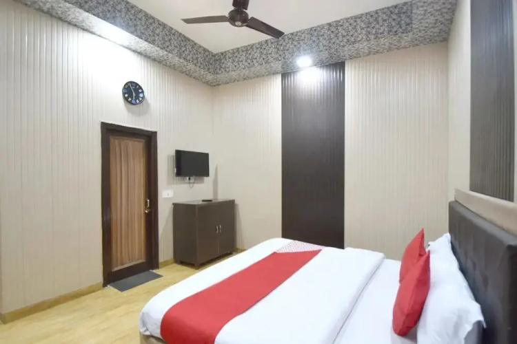 Oyo 13326 Gupta Palace