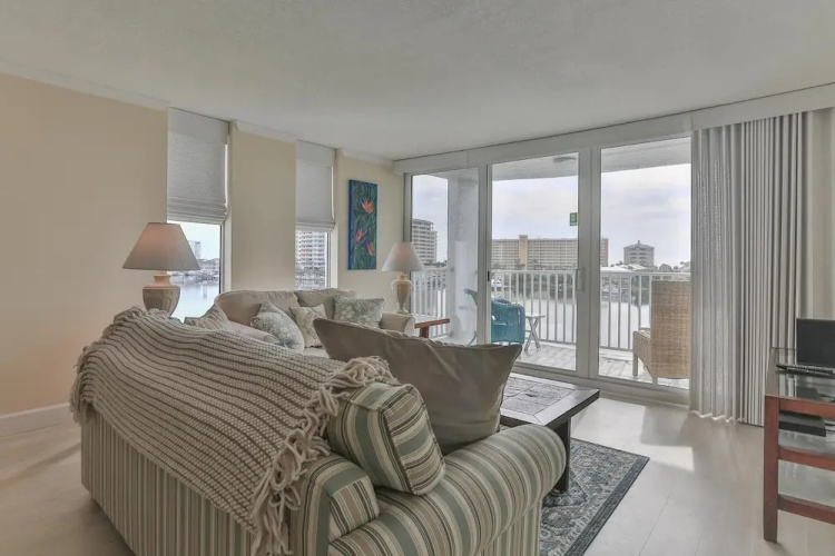 Dolphin Point 402c