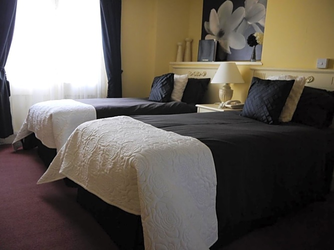 Standard Triple room with view