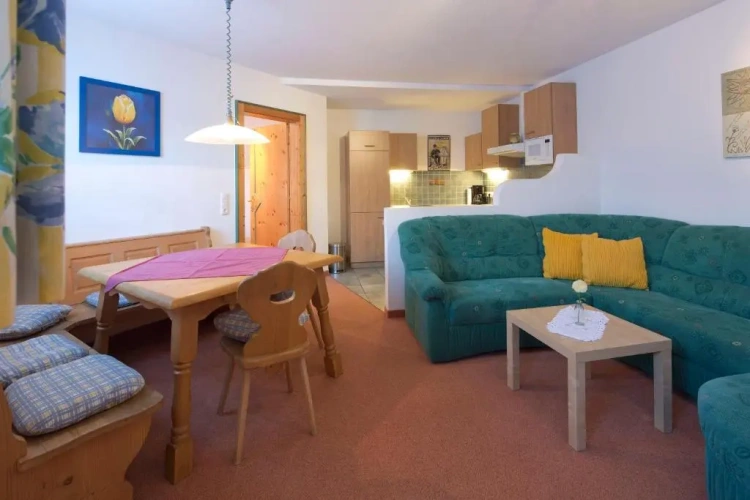 3 Bedrooms Apartment
