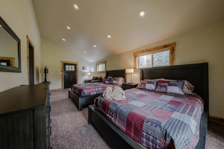 Flathead River Retreat For 15!