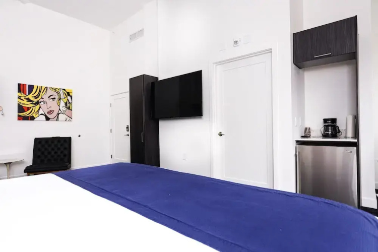 Maverick Suites at 28 Fenway