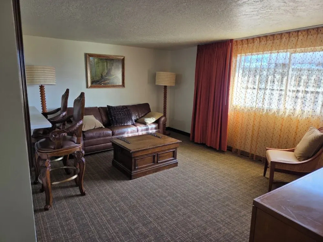 New Western Inn & Suites