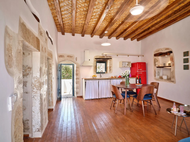 Kambos House