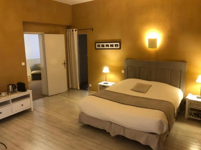 Standard Double room with city view