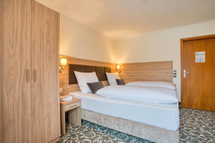 Standard Twin room with balcony