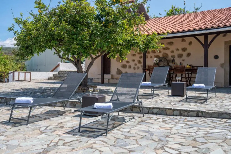 Roupes Stone House