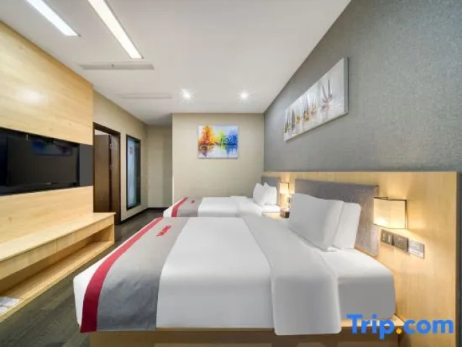 2 Bedrooms Deluxe Triple Family Suite