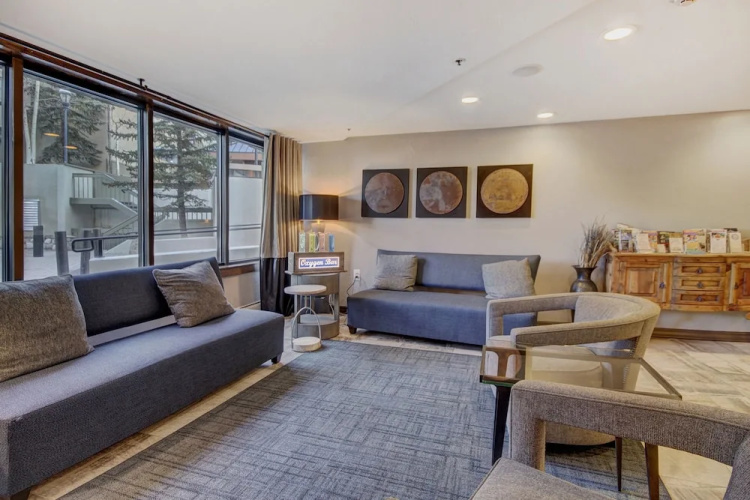 Stay Slopeside At Peak 9, Cozy Studio Steps To Apres& Dining Studio Bedroom Condo by RedAwning