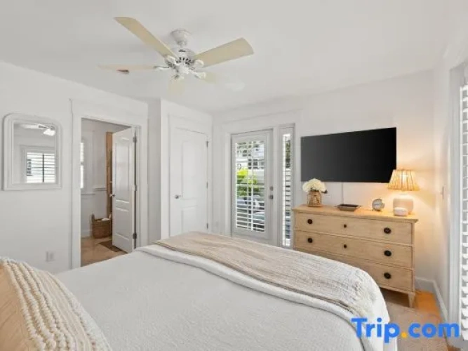 3 Bedrooms Apartment