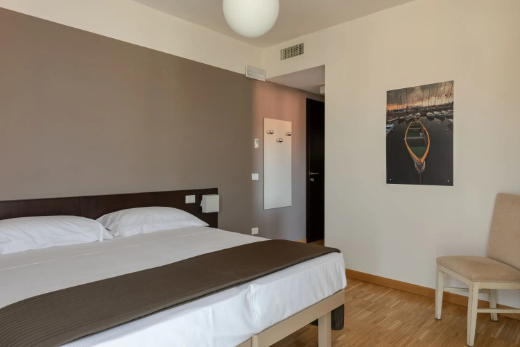 Vialeromadodici Rooms & Apartments
