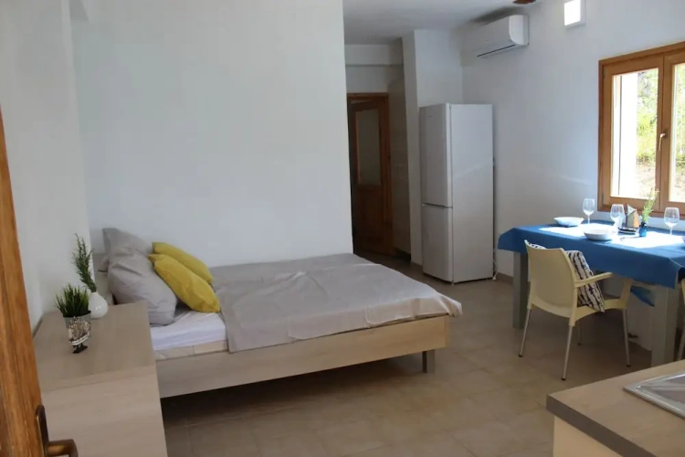 Basement Apartment with sea view