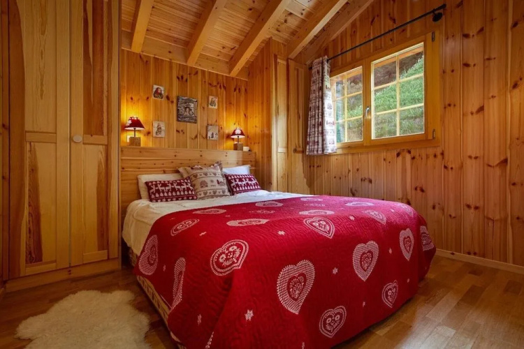 Gorgeous Chalet Amidst Mountains in La Tzoumaz