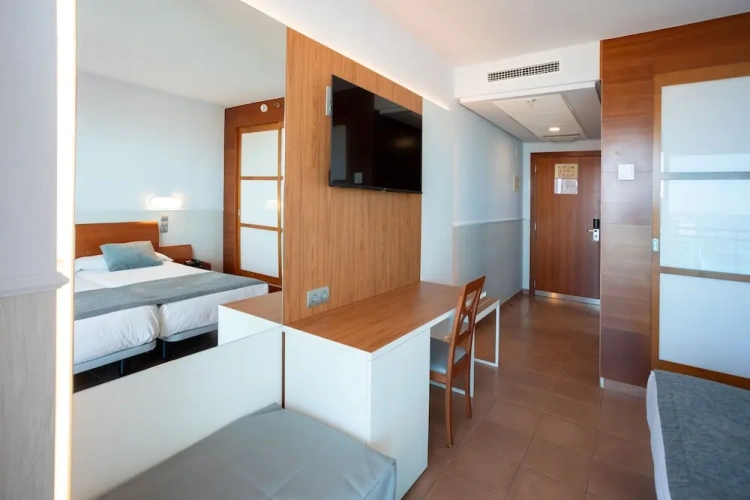 Standard Twin room with balcony