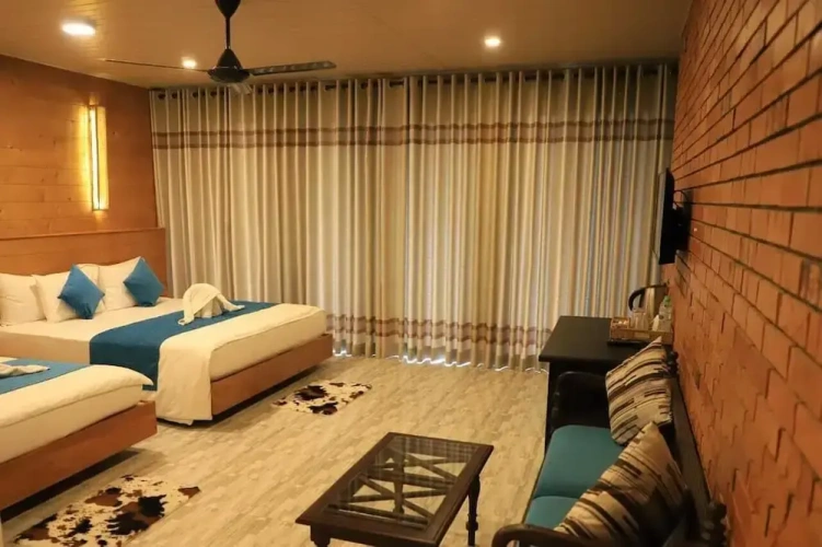 1 Bedroom Deluxe Quadruple room with balcony and with mountain view