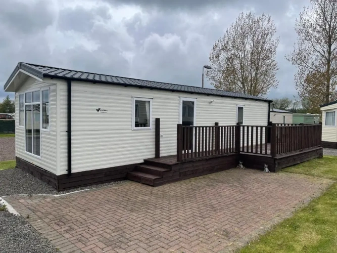 2 Bedrooms Chalet