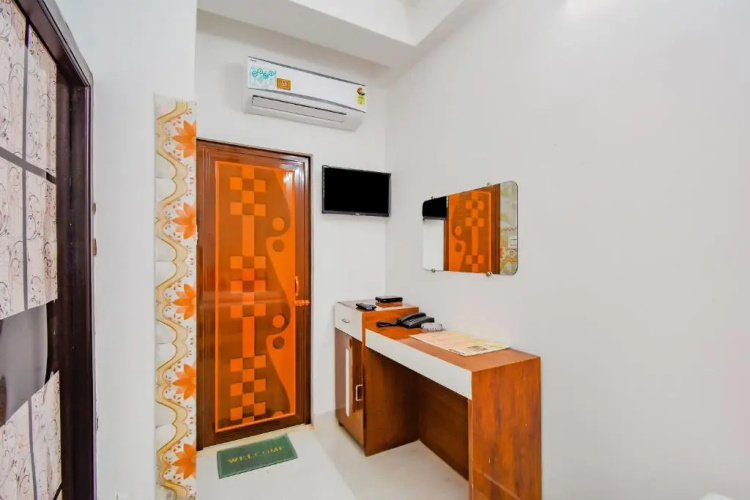 OYO Flagship 78811 Royal Palace