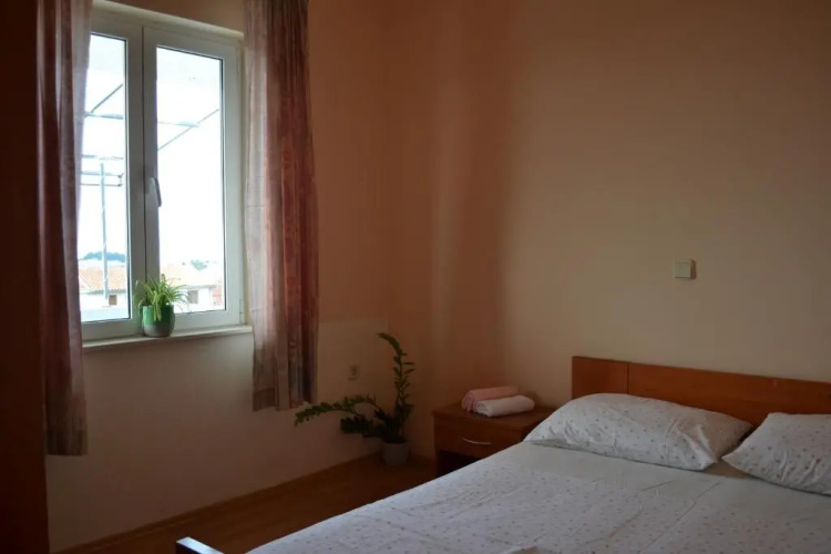 Rasin Apartments