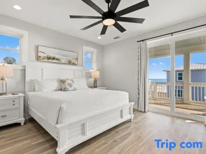 4 Bedrooms Apartment