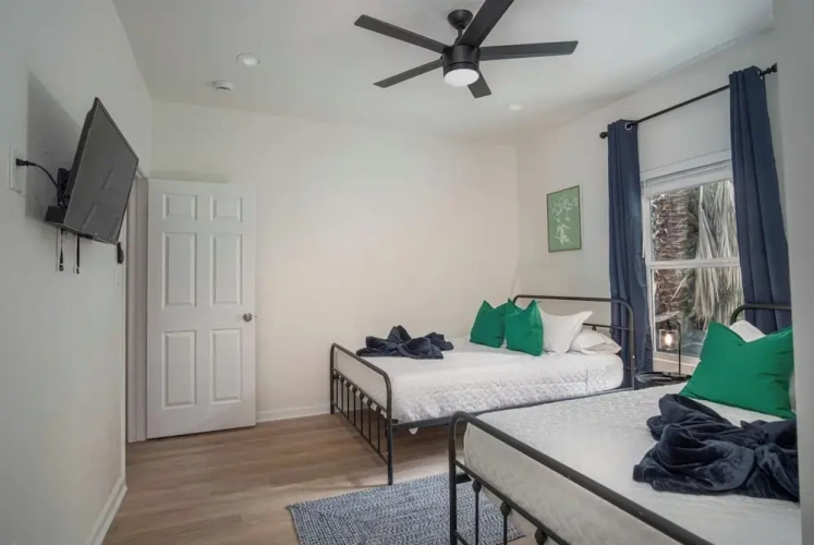 4 Bedrooms Cottage