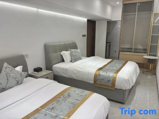 Deluxe Twin Family room with balcony and with lake view