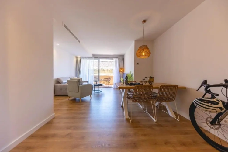2 Bedrooms Apartment
