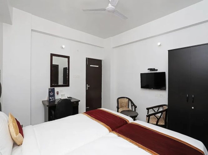 OYO 9675 Hotel Galaxy