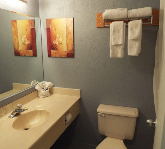 Auberge Shores Inn & Hotel photo 8