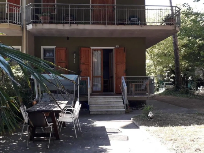 Sextuple Apartment