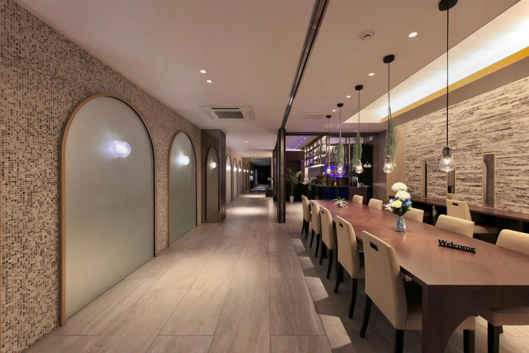 Shinsaibashi Crystal Hotel