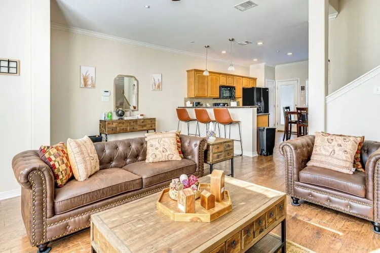 2 Bedrooms Apartment
