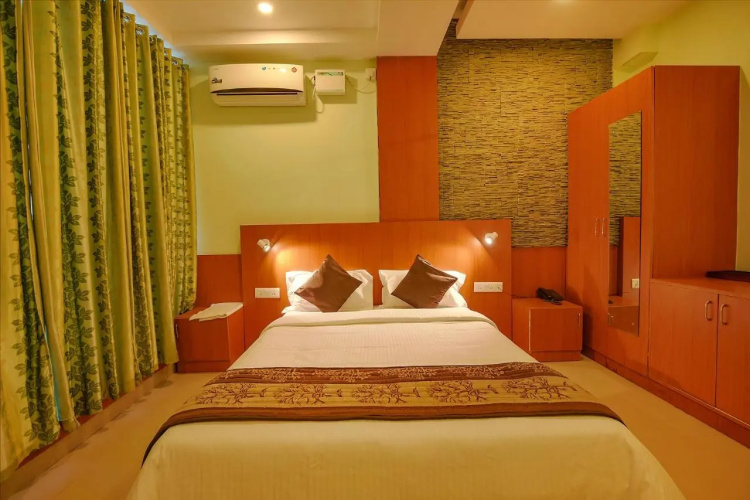 Fabhotel The Btm Palace