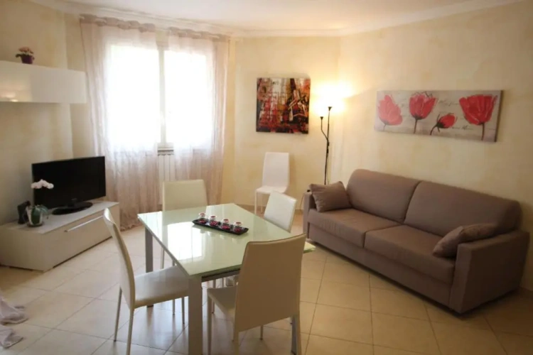 2 Bedrooms Apartment