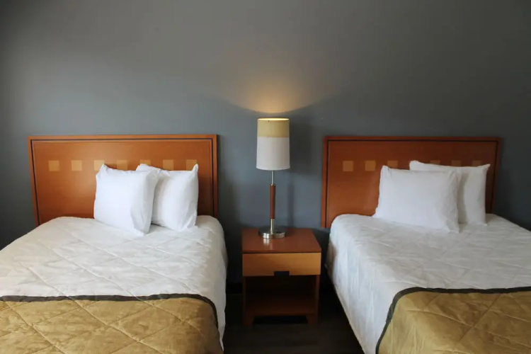 Budgetel Inn & Suites