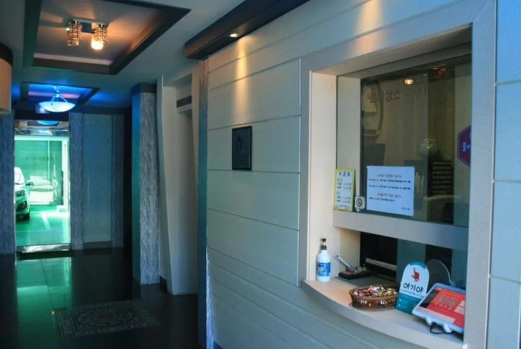Renaissance Motel