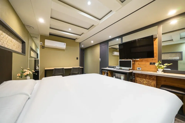 Economy room