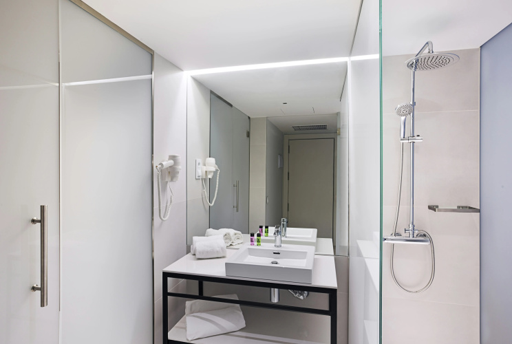 B And B Hotel Puerta Del Sol photo 9