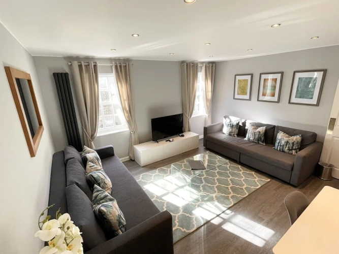 2 Bedrooms Apartment