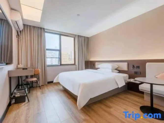 Standard Double room with city view