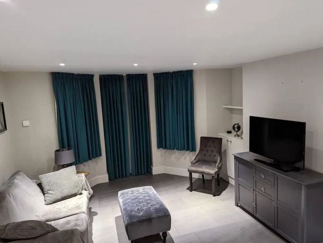 Captivating 1-bed Apartment in Bath With Parking