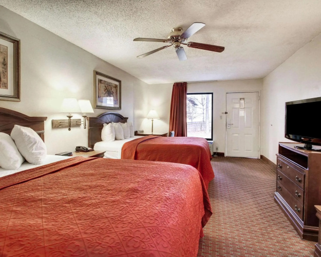 Quality Inn & Suites Clinton - Jackson West