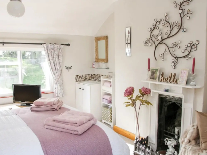 Ensdon Lea Cottage
