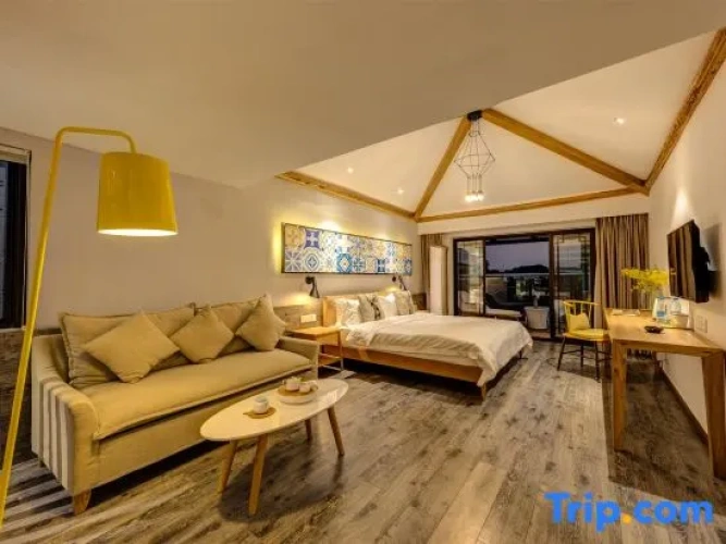 6 Bedrooms Suite with balcony