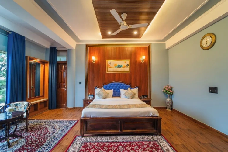 Premier room