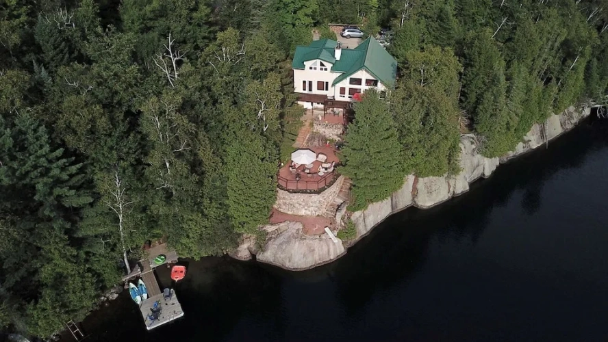 3 Bedrooms Chalet with lake view